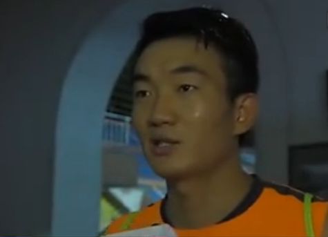 男生和女生很愁愁愁痛轮滑鞋